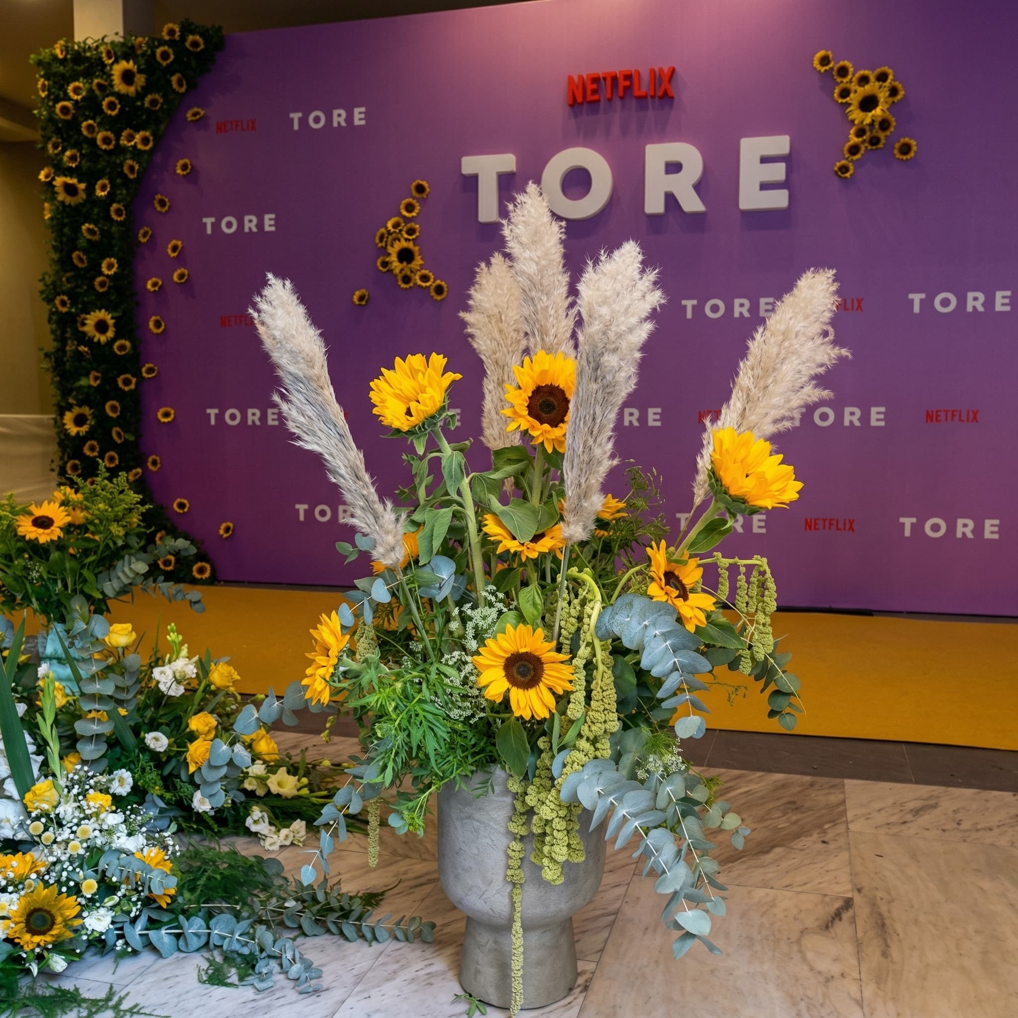 Netflix TORE premiär med solrosor